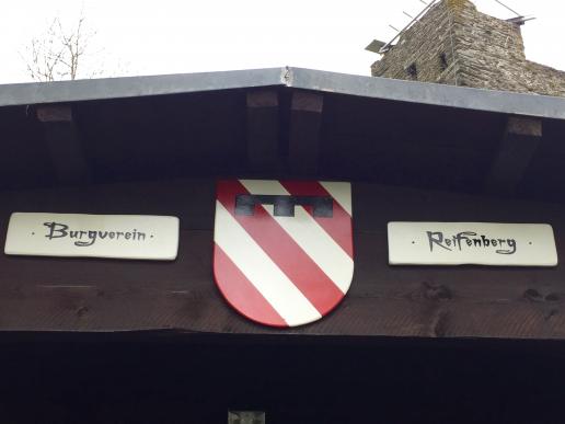 Neue Schilder für die Burghütte.